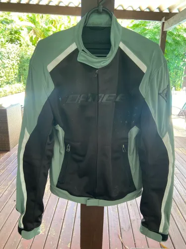 Jaqueta Dainese tam 48 impecável! 