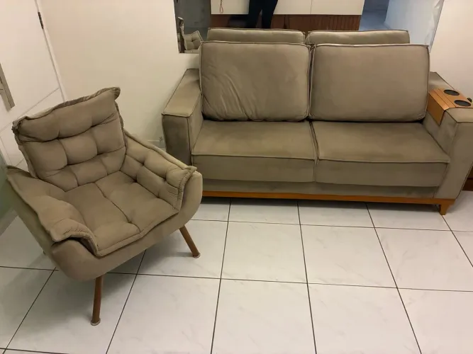 CONJUNTO SOFÁ 3 LUGARES + POLTRONA