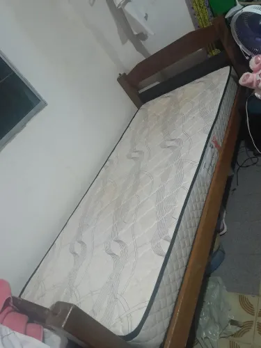 Cama e/ou colchão de solteiro em perfeito estado