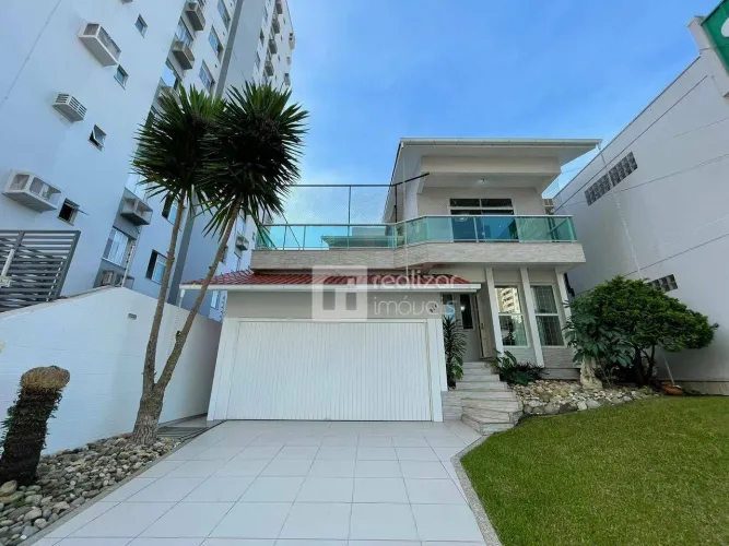 Casa com 3 dormitórios à venda, 360 m² por R$ 2.750.000,00 - Campinas - São José/SC