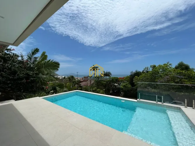 Casa nova na Praia Brava - Vista para o Mar!