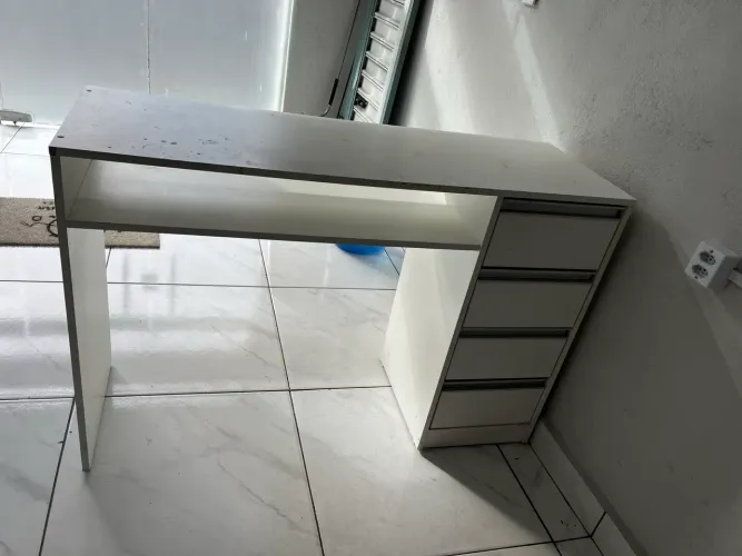 Mesa para Manicure/Nail Semi Nova. R$350,00