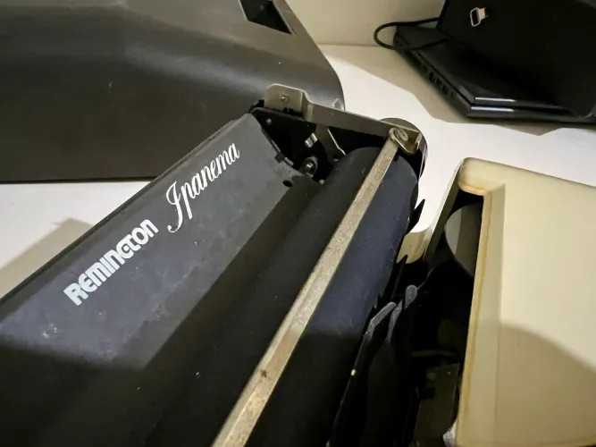 Máquina de escrever Remington Ipanema