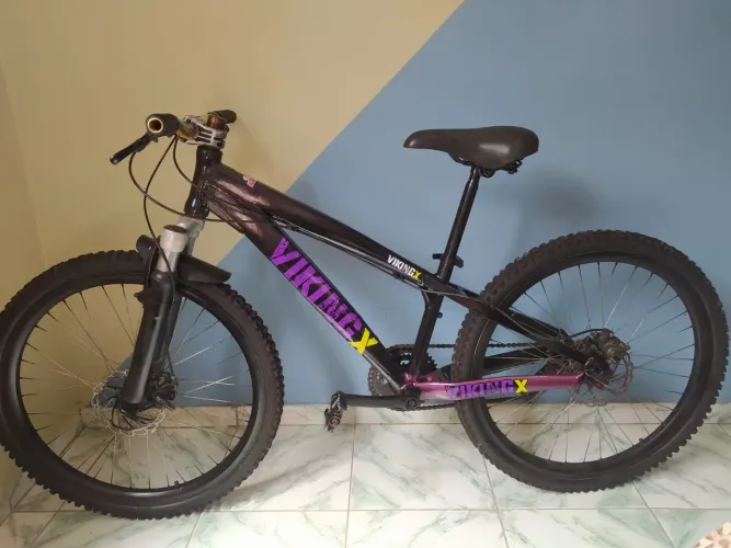 Bicicleta vikingx preto com lilás