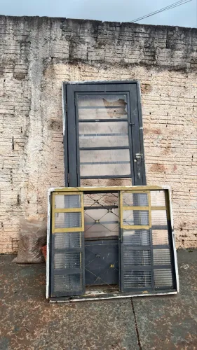 Porta e Janela de ferro (OS DOIS)