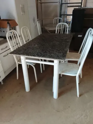 Mesa com cinco cadeiras USADAS ENTREGA dentro de Uberlândia MG