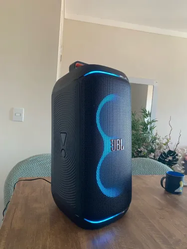 JBL Partybox 120 com Nota fiscal e garantia até 2027