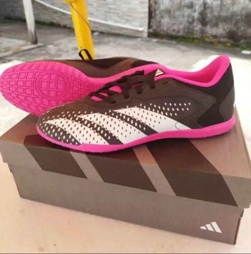 Tênis de futsal adidas
