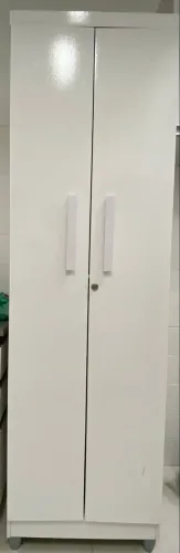 Armário multiuso - 2 portas c/ prateleiras
