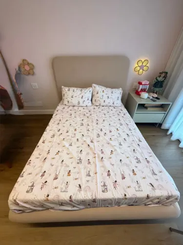 Cama de casal base e cabeceira estofadas