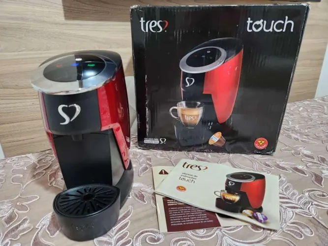 3 Corações TRES Cafeteira Espresso e Multibebida Touch Vermelha - 110V<br><br>