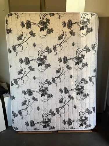 Colchão de molas tamanho Casal, 27cm x 1,88m x 1,38m, c