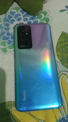 Só tem a tela quebrada não trava bateria estável