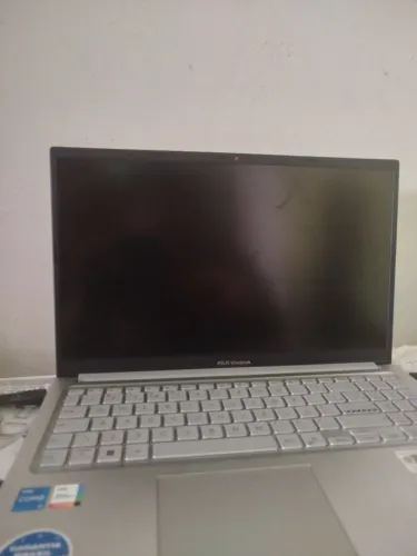 Vendo notebook asus vivobook, 8gb de ram, 236 gb de memória, semi novo 2 meses com ele