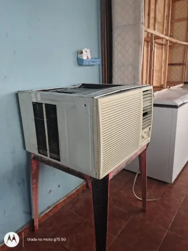 Vendo ar condicionado LG Gold de janela 21 mil BTUs funcionando perfeitamente entrego
