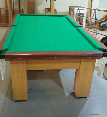 Mesa de Sinuca semi nova tamanho Padrão - bolas + 4 tacos suporte parede