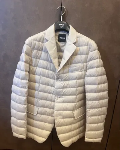Incrível jaqueta Hugo Boss