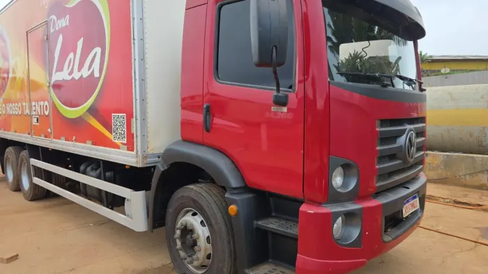 Vw/24.260 com baú 