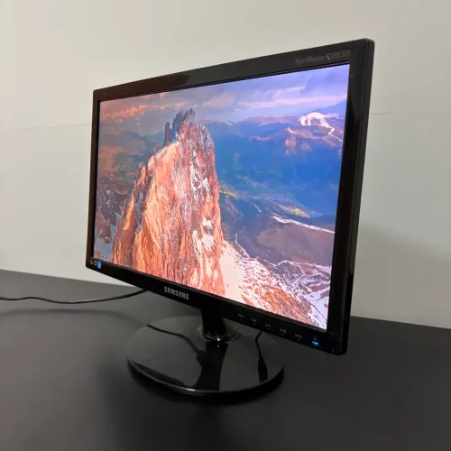 Monitor Samsung 19,5 polegadas VGA escritório trabalho ótimo estado 