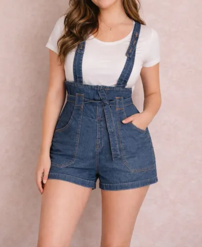 Short macacão jeans