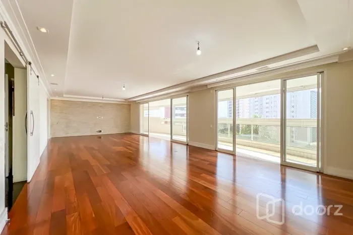 Imóvel na Jorge Américano com 5 dormitórios e 367m²