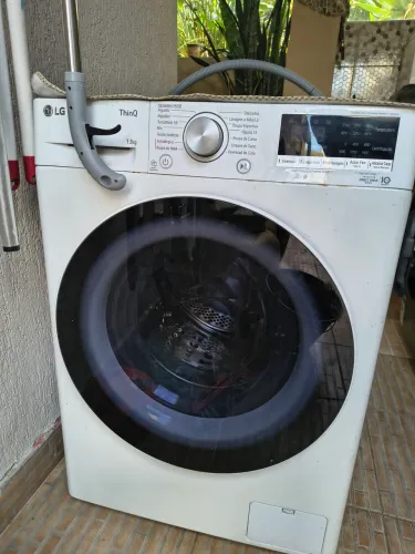 Vendo máquina lava e seca LG 13 kg thinq
