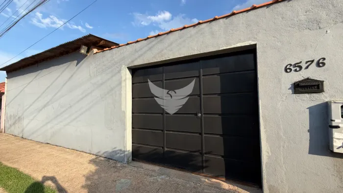 EXCELENTE CASA DISPONÍVEL PARA LOCAÇÃO