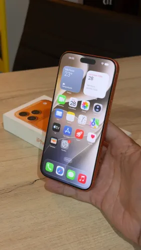 iPhone 17 Pro Max 256GB Orange - Garantia de fábrica até 12/2026! Saúde da bateria 96%!