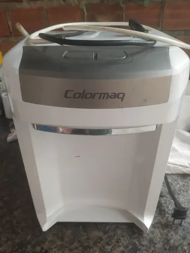 vendo um Bebedouro ja usando mas em perfeito estado por motivo de viagem