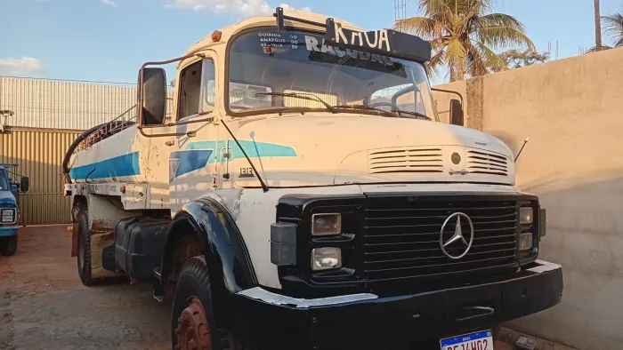 Caminhão pipa MB 1313 86/87