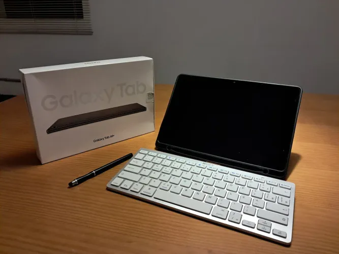 Tablet Galaxy A9+ Wifi - 4GB RAM - 64GB - Com capa, caneta e teclado