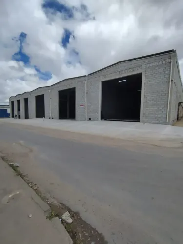 Imóvel para aluguel possui 325 metros quadrados em Cidade Universitária - Maceió - AL
