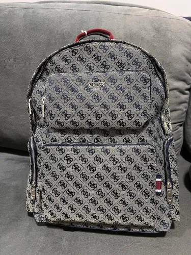 Mochila GUESS edição limitada- Modelo EUROPEU