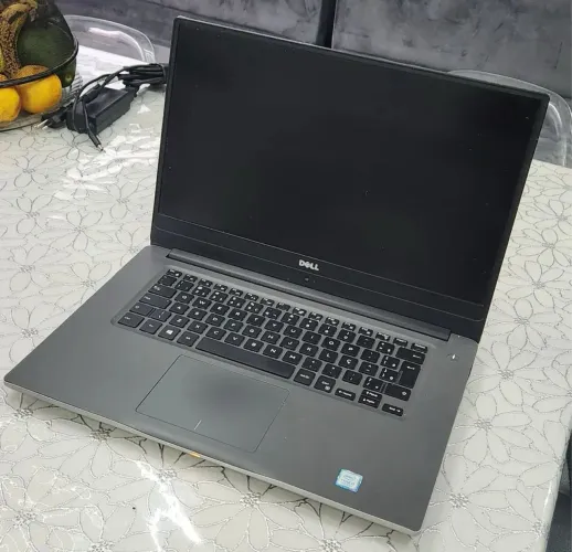 Notebook Dell Inspiron 7560, i7-7500U, 16GB ram, 740GB ssd, GeForce 940MX 4gb