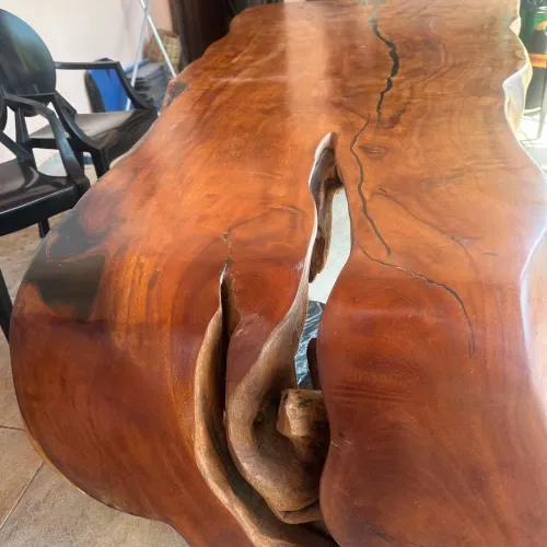 Mesa de madeira jaka unicado