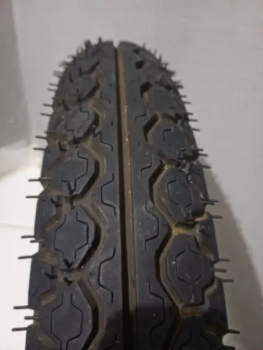 Vendo pneu de moto 80/90/16