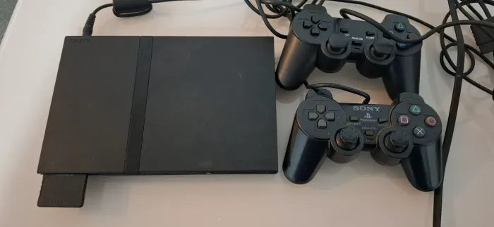 PlayStation 2 (PS2) + 2 controles - funcionando perfeito