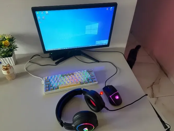 Vendo PC Gamer completo com kit gamer, em ótimo estado e funcionando perfeitamente.