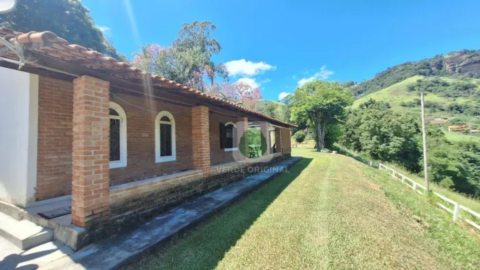 Chácara com 3 dormitórios à venda, 8400 m² por R$ 799.000 - Cruz Vera - Brasópolis/MG