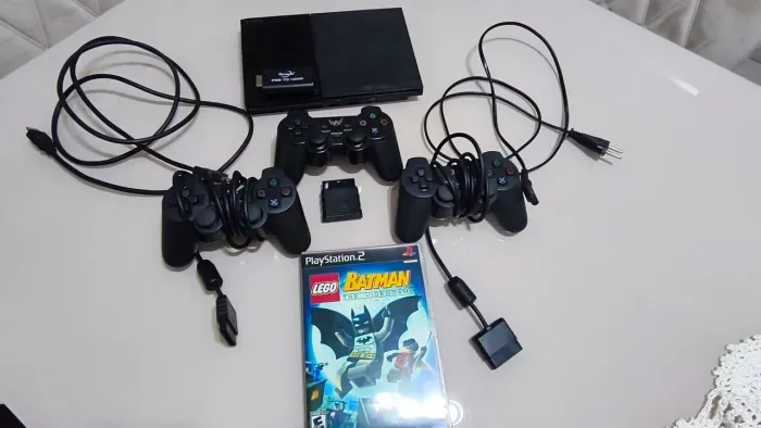 PlayStation 2 + 3 controles + conector de HDMI + Lego Batman  ( incluindo todos os cabos )