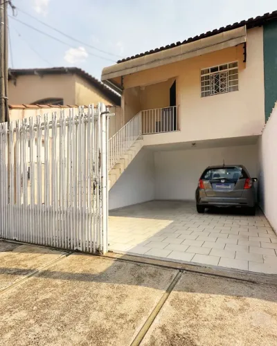 Casa vende-se