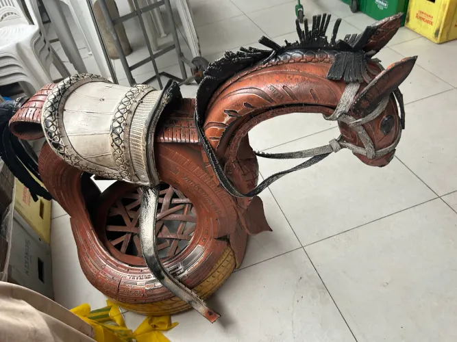 Cavalo de pneu brinquedo R$ 500,00