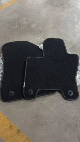 Jogo de tapetes / carpete preto Jeep Compass