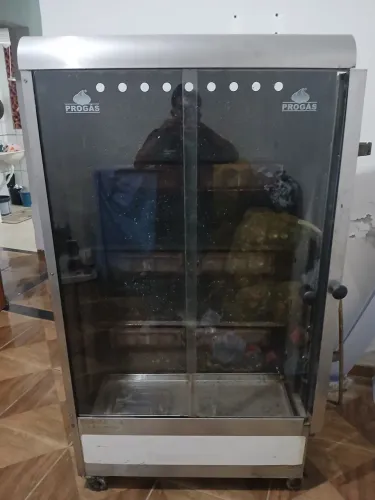Máquina para assar frango ? usada