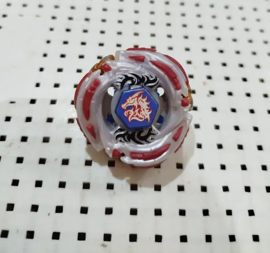 L drago Beyblade Hasbro e mid