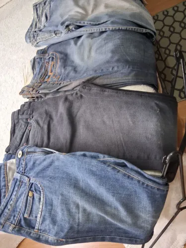 Vendo lindas Calças  Masculinas em excelente estado!