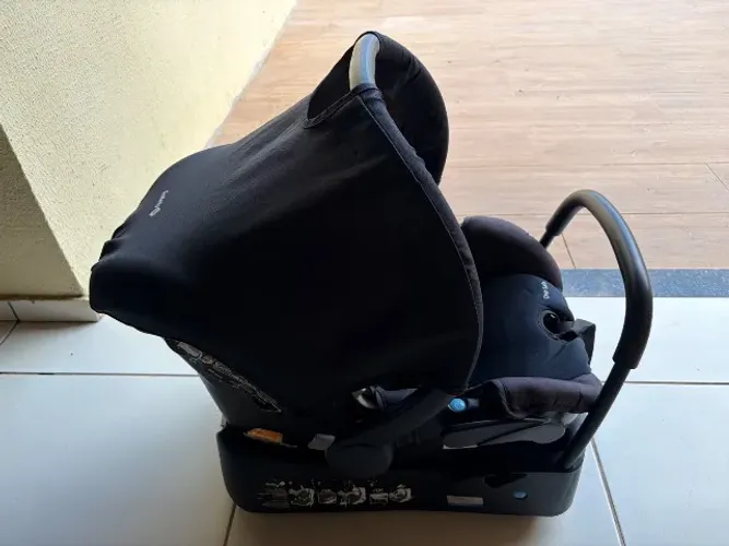 Bebê conforto Safety 1st com base para veículos