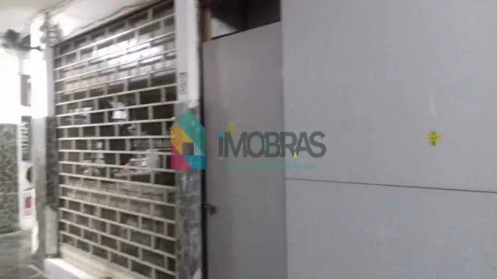 LOJA EM COPACABANA COM MEZANINO E BANHEIRO, PRÓXIMO AO METRO E PRAIA, ÓTIMO NEGOCIO!!