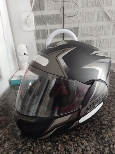 Capacete Pro Tork modelo robô cop