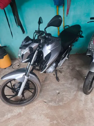 CG fan 160 2023 flex R$16.500 (só 14 mil km rodados)